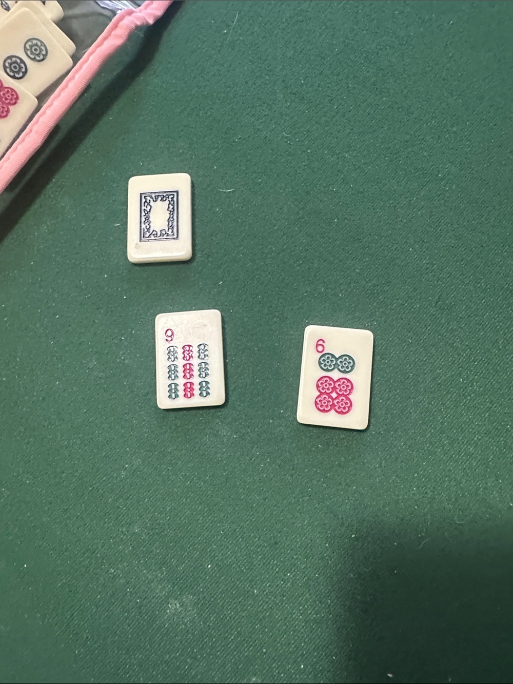 Travel Mahjong Tile Set with Clear Carry Case - Picture 3 of 9